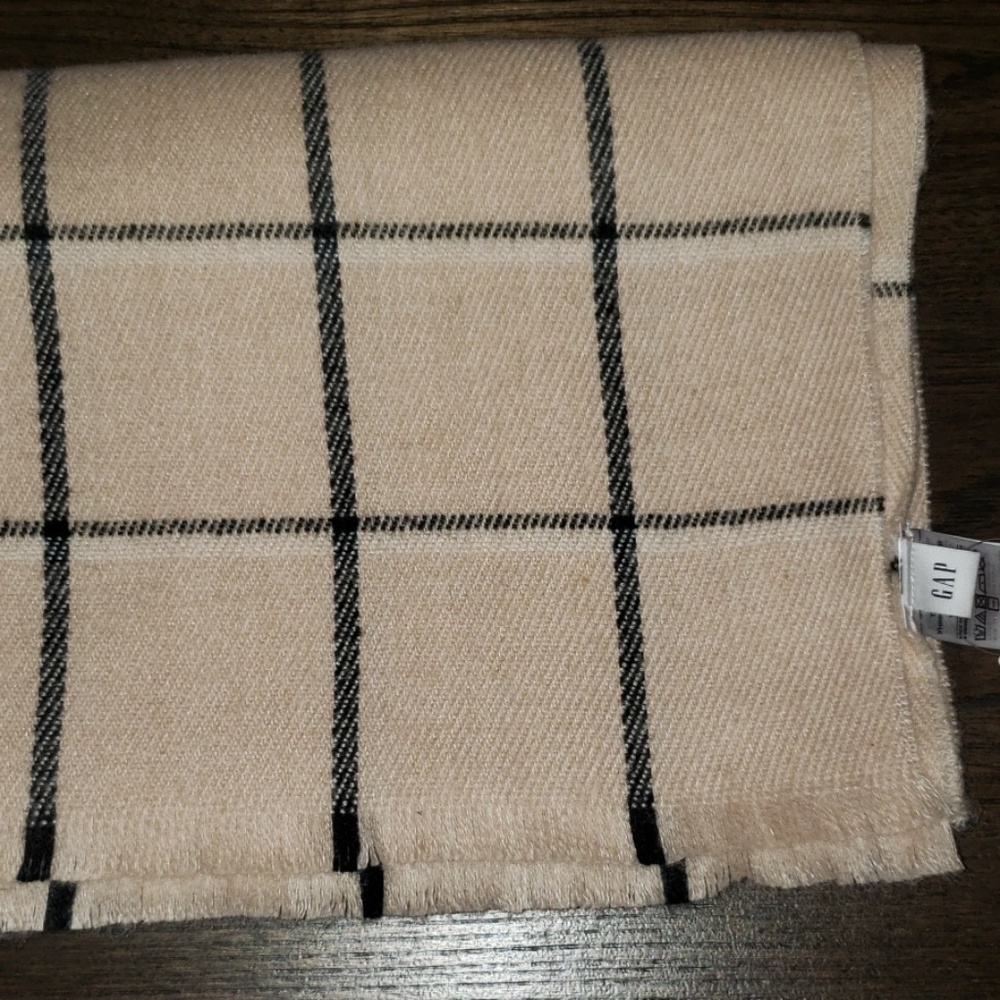 New Gap Winter Plaid Fringe Blanket Scarf